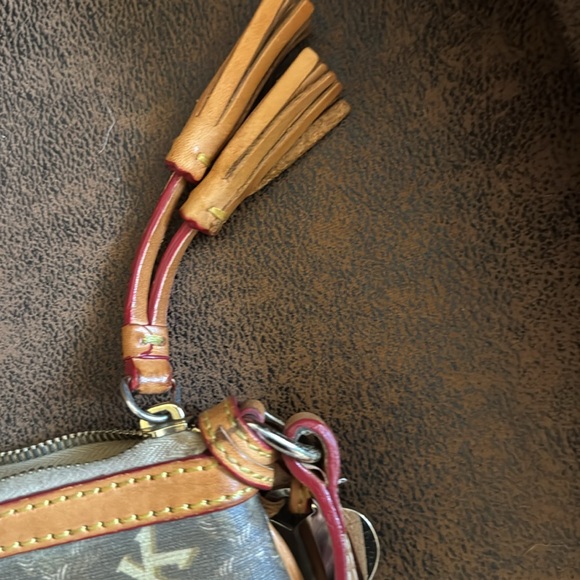 Vintage Dooney and Bourke crossbody - Picture 3 of 5